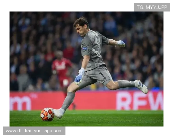 守门员与后卫在训练中建立默契，出击与回防协调性增强